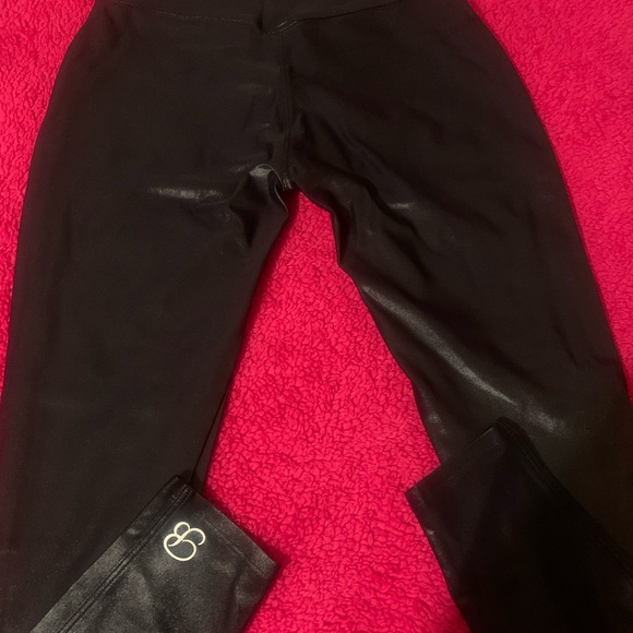 Bombshell - Picture 6 of 8